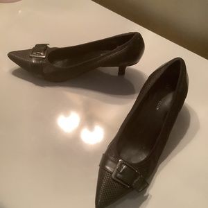 Anne Klein black pointed shoes size 9mUsed